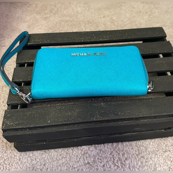 Michael Kors Vibrant Teal Wristlet - Picture 1 of 5